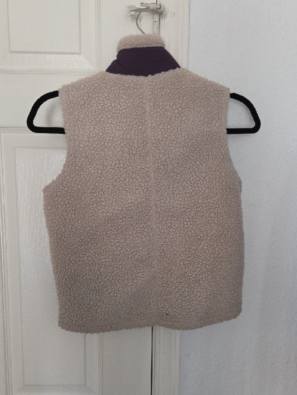 Patagonia Kids Cream Sherpa Vest with Purple Pockets - Picture 6 of 6
